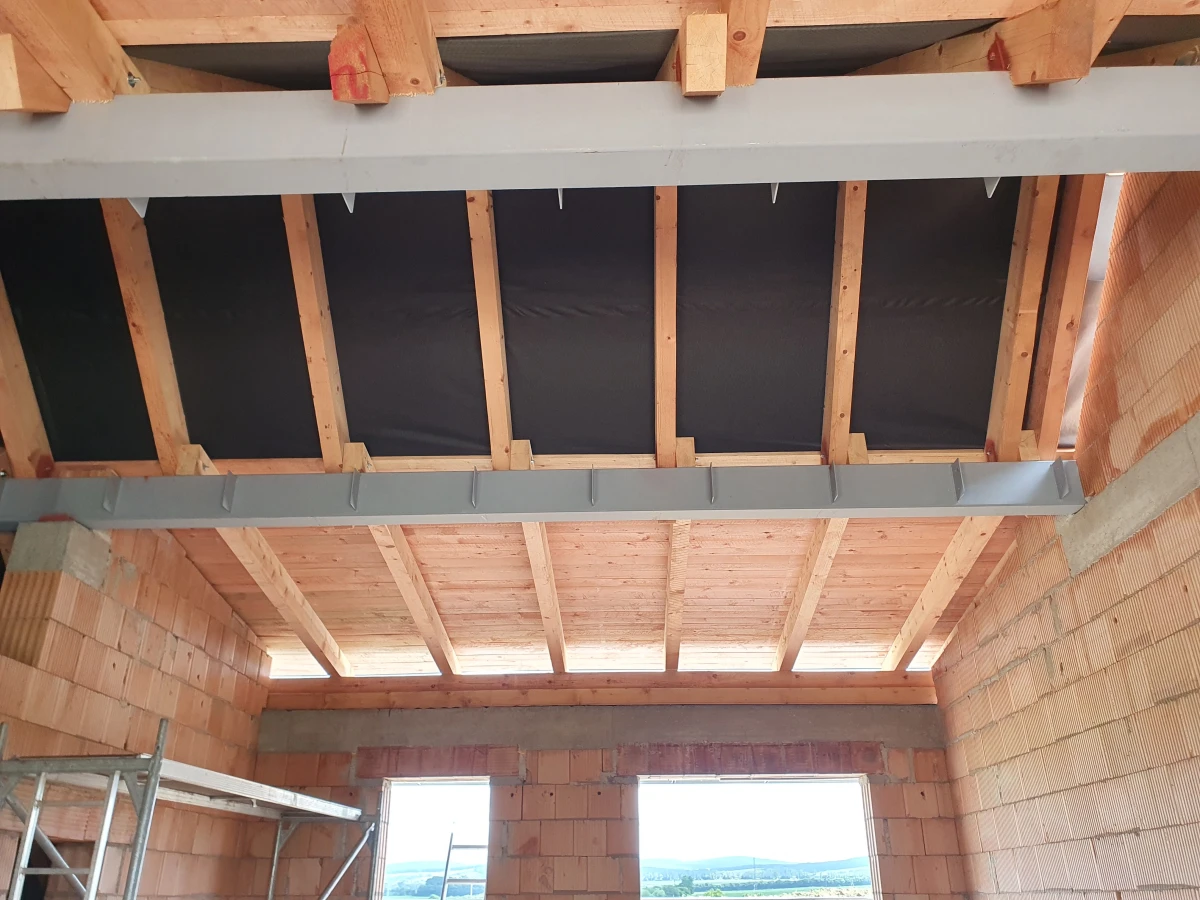 Finalizace střešní kustrukce a záklopů