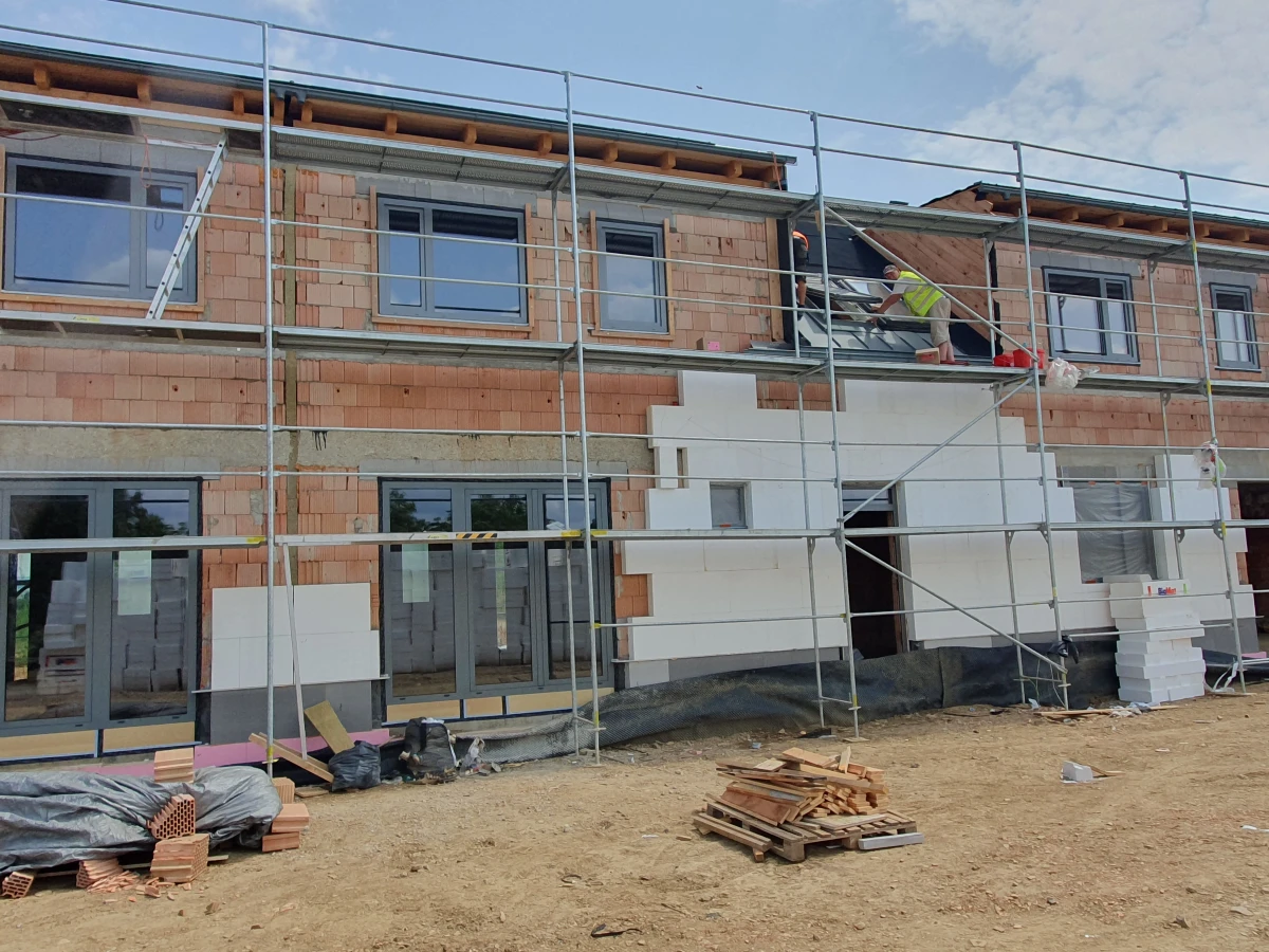 Osazení všech oken a dveří DC-1