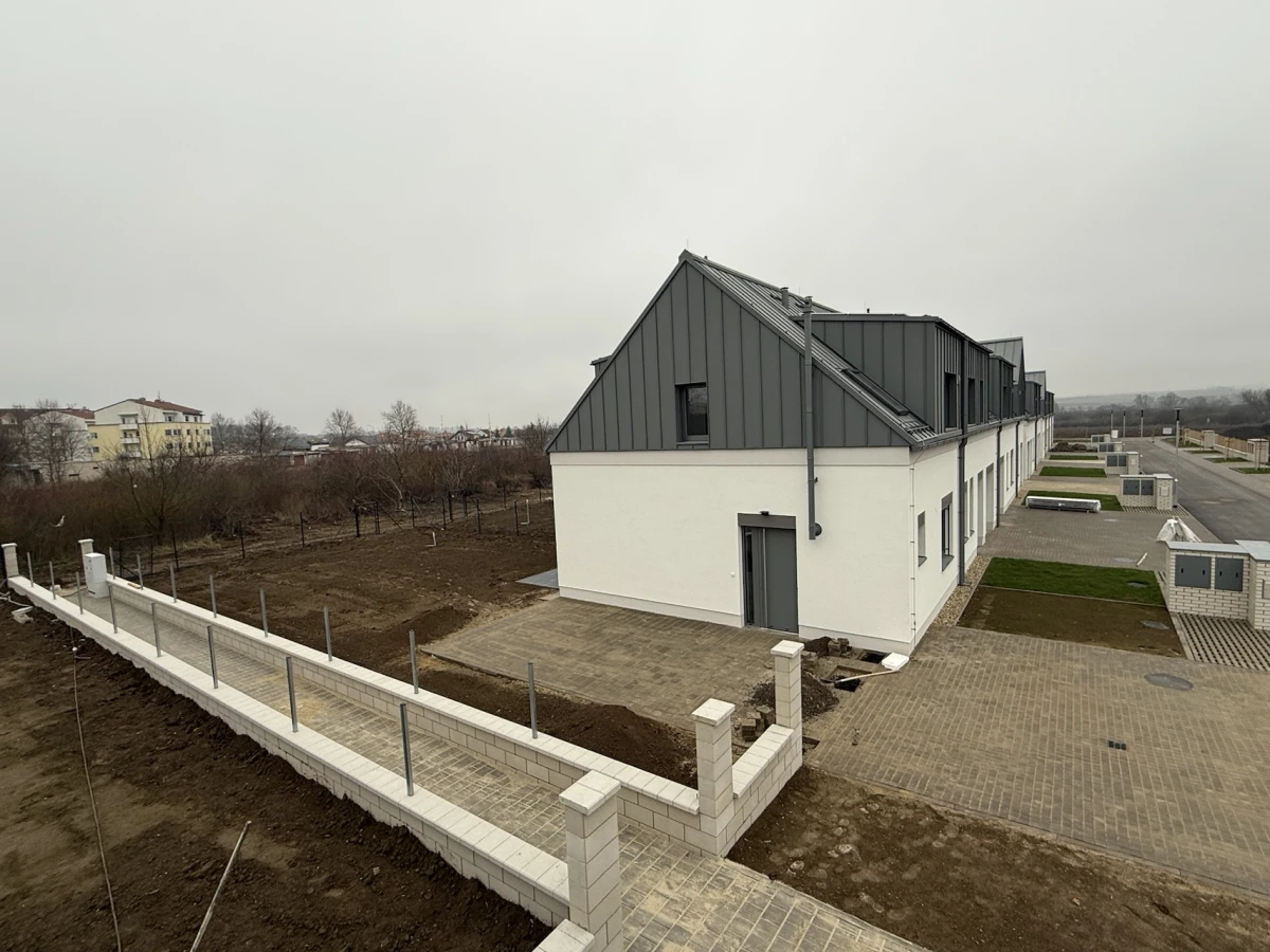 Ploty, brány, zahrady