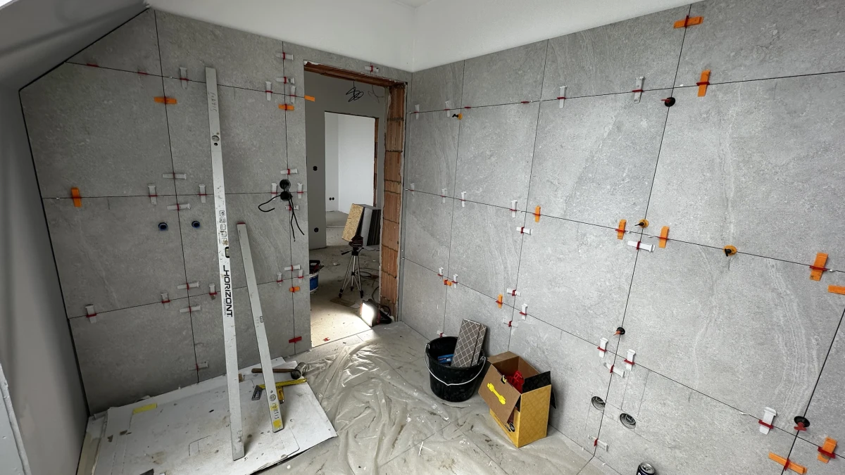 Příprava předváděcího domu - obklady