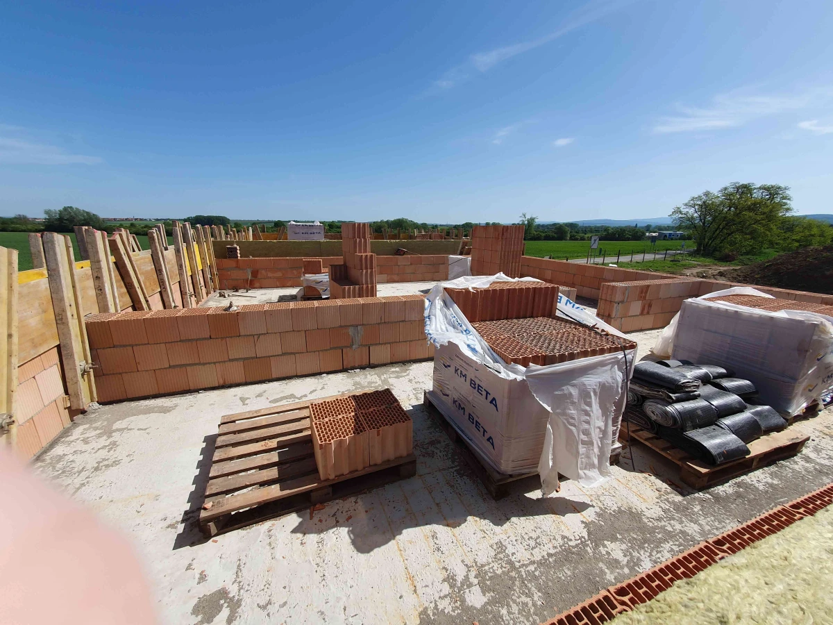 Zdění štítových stěn a nadezdívek 2. NP RD 1-5